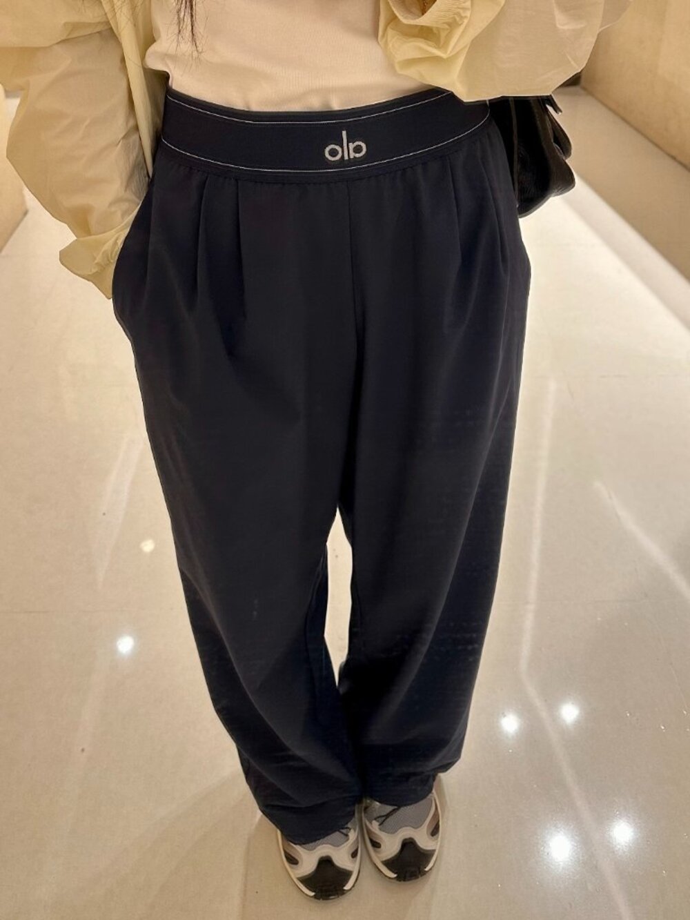 Alo Yoga Black Suit Up Trouser NWT✨(Regular) - Suitable for all seasons😘 - Picture 2 of 7